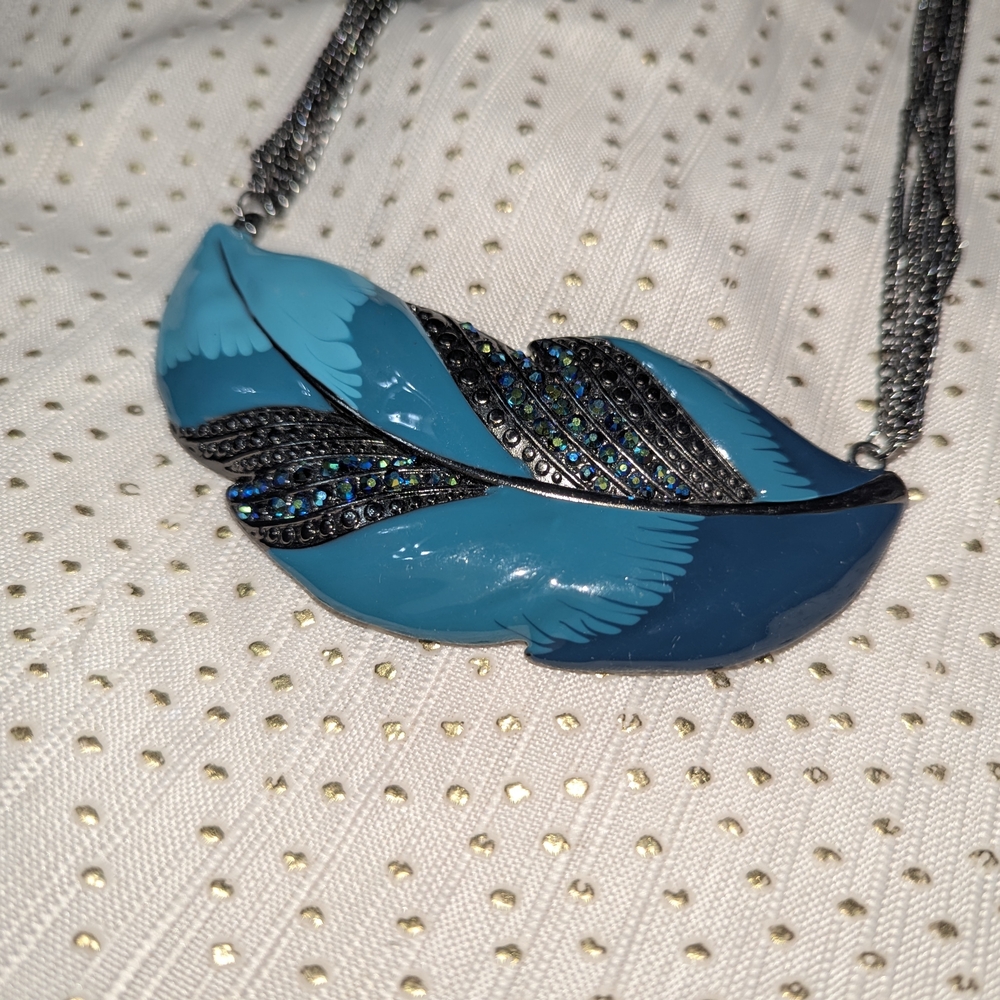 Chic Blue Feather Necklace with Silver Accents